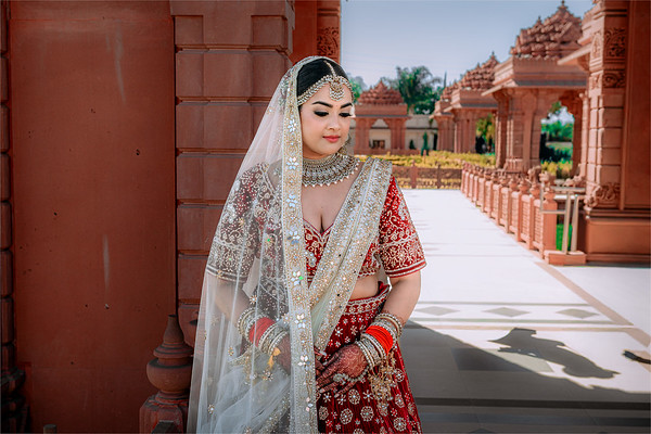 The bride, veiled, on the walkway