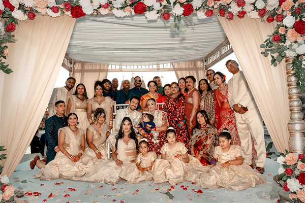 The whole family under the mandap