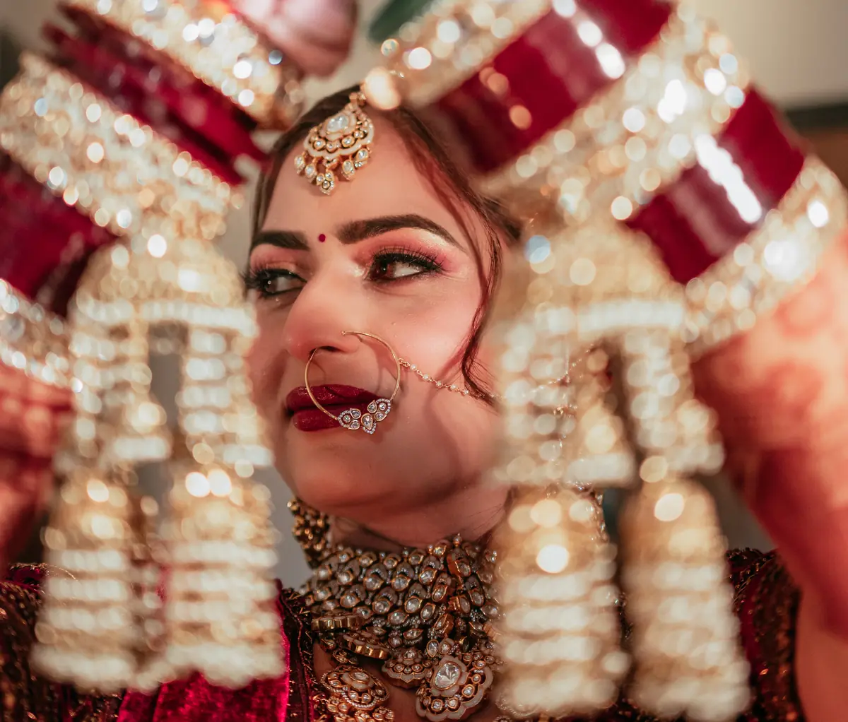 The bride behind her kalire