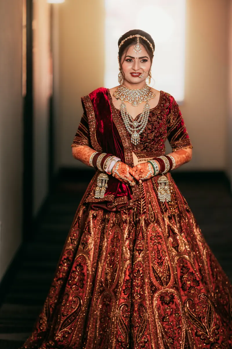 The bride in the corridor